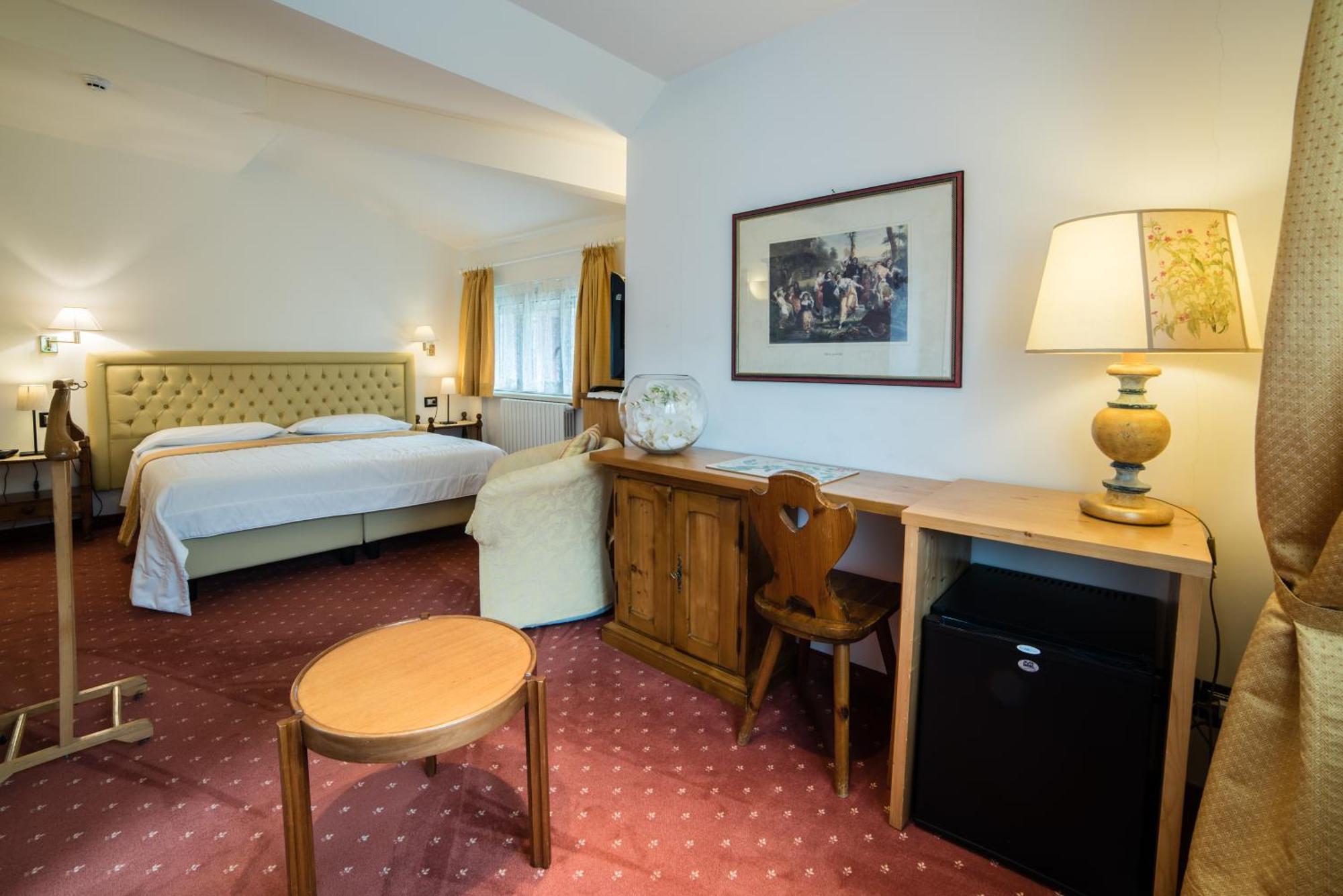 Albergo Milano Snc 란조 딘텔비 외부 사진