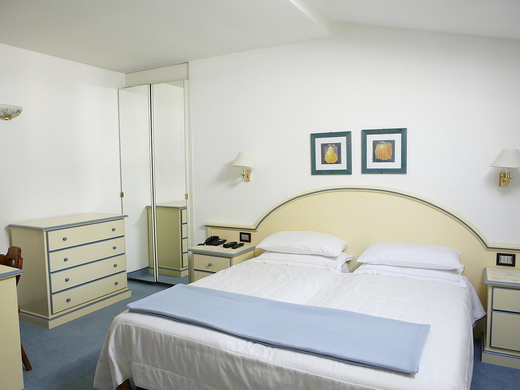 Albergo Milano Snc 란조 딘텔비 객실 사진