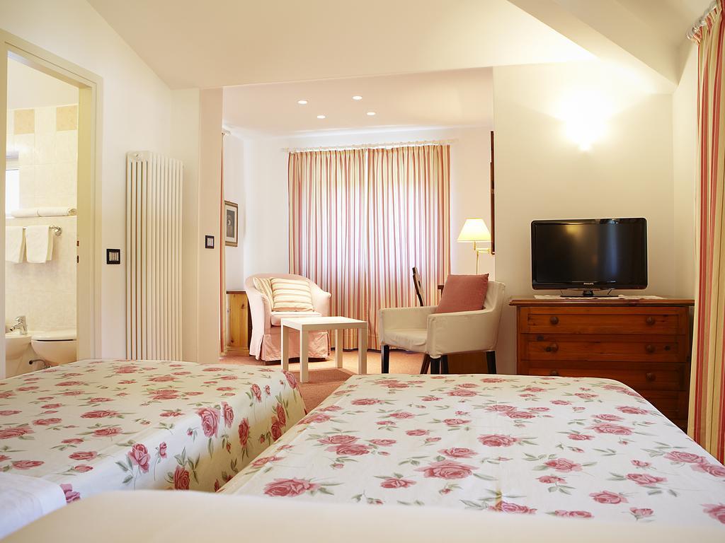 Albergo Milano Snc 란조 딘텔비 객실 사진